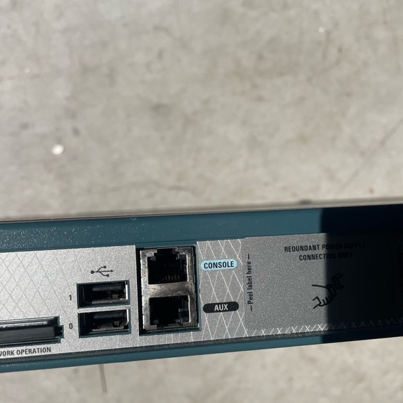 CISCO 2800 Series Cisco 2811 Integrated Services Router - Picture 2 of 8